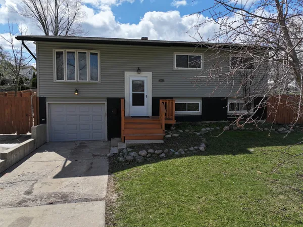 $345,000 | 643 Armitage Avenue, Glendale Heights, IL 60139