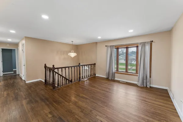 $345,000 | 643 Armitage Avenue, Glendale Heights, IL 60139