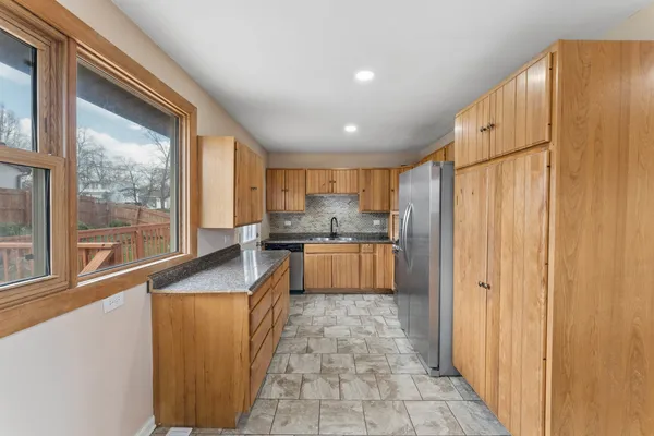 $345,000 | 643 Armitage Avenue, Glendale Heights, IL 60139