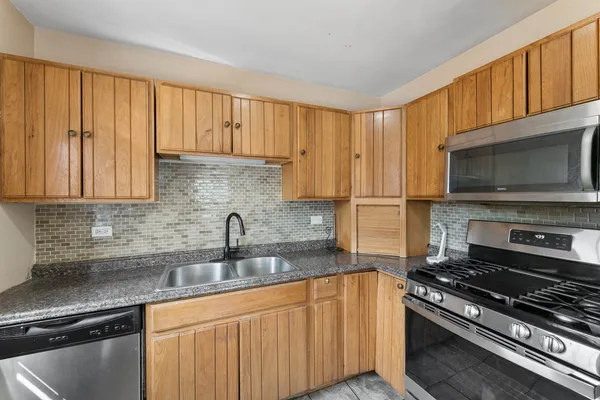 $345,000 | 643 Armitage Avenue, Glendale Heights, IL 60139