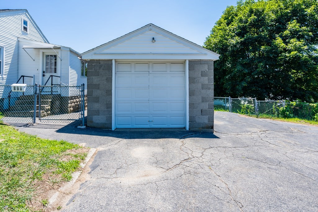 898 Riverside Drive Methuen, MA 01844 - Photo 5 of 24 Gallery Image 5