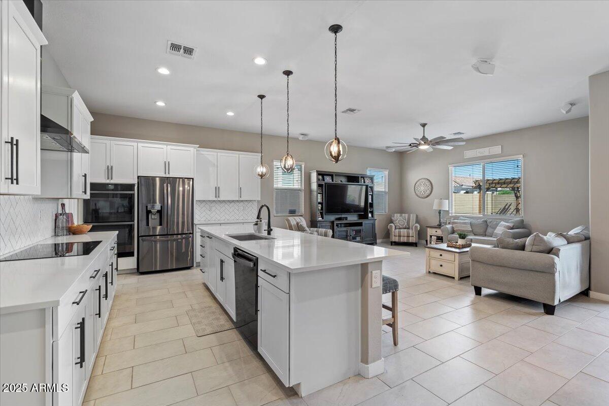 14634 West Wethersfield Road Surprise, AZ 85379 - Photo 4 of 38 25-DSC00978