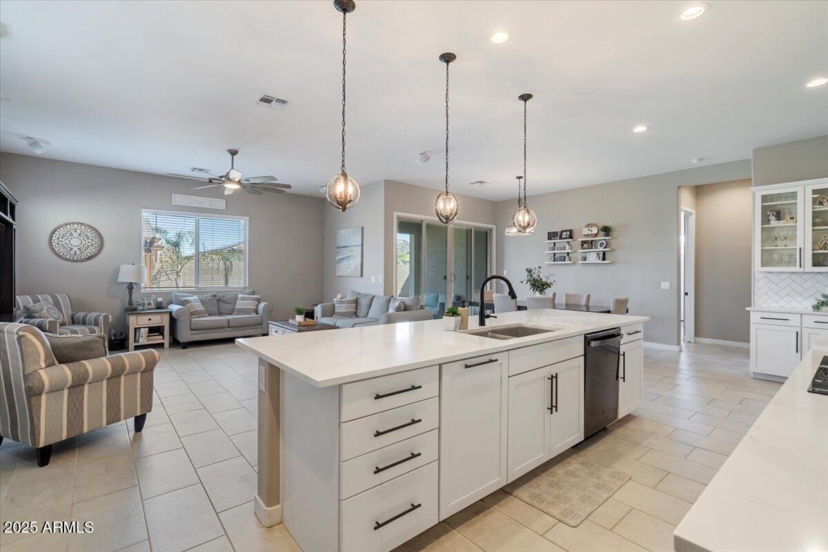 14634 West Wethersfield Road Surprise, AZ 85379 - Photo 7 of 38 31-DSC01005