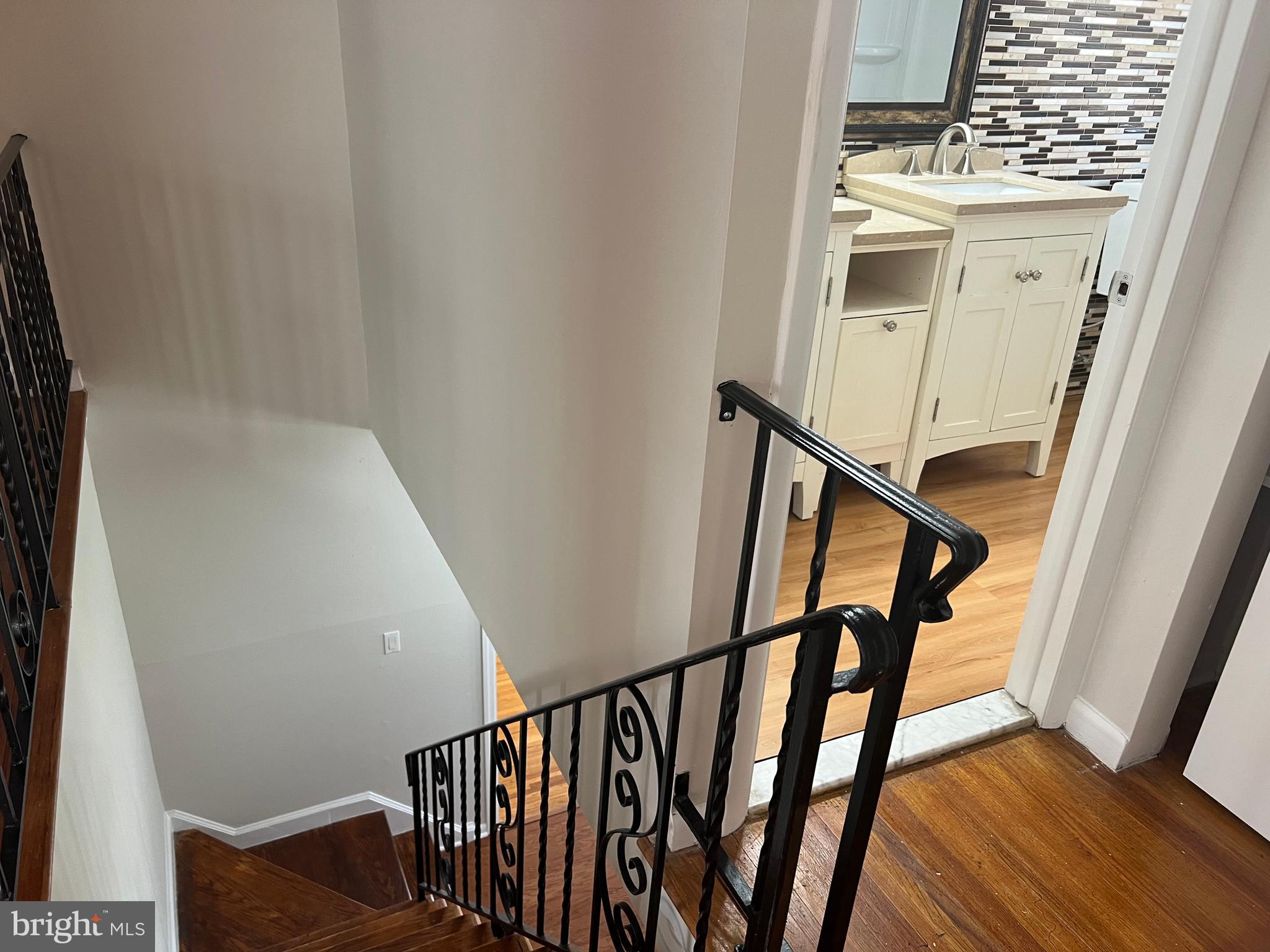 310 Surrey Road Cherry Hill, NJ 08002 - Photo 26 of 38 Stairwell