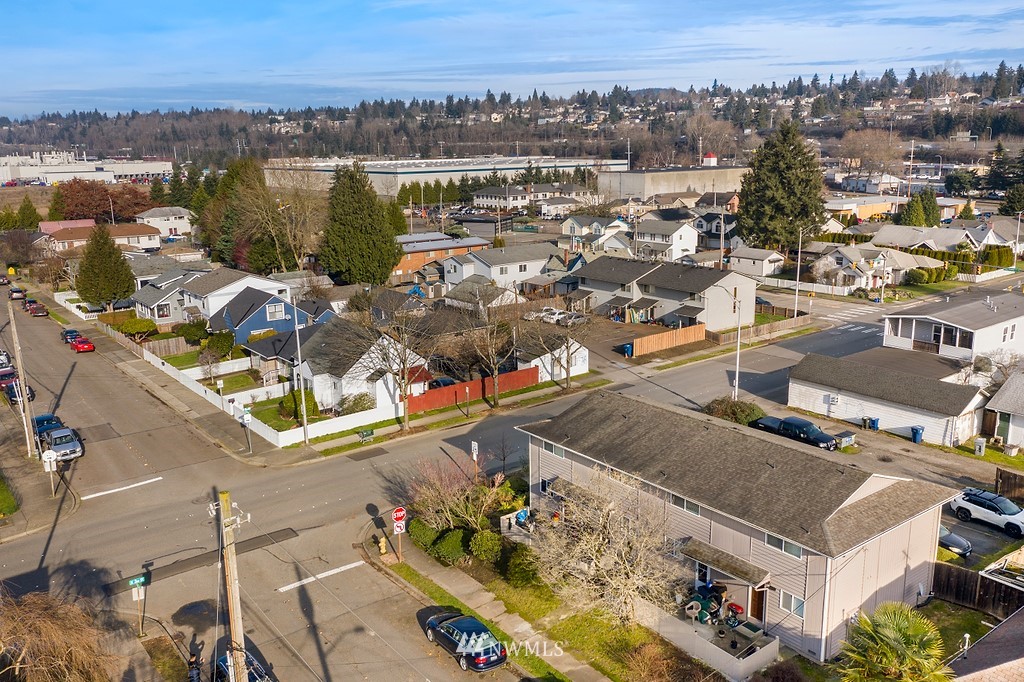 1421 North 3rd Street Renton, WA 98057 - Photo 8 of 17 an aerial view of multiple house