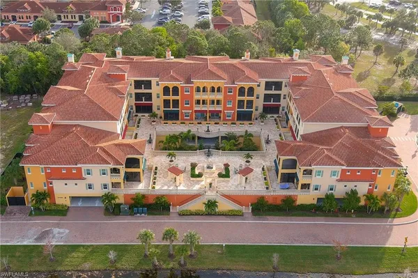 a view of multiple houses with a yard