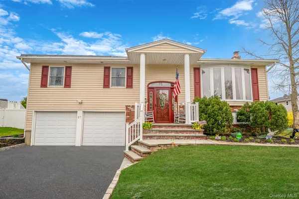 $749,999 | 27 Spencer Way, Kings Park, NY 11754