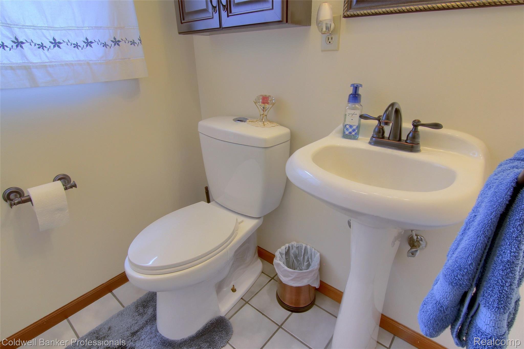 21991 Rust Road New Boston, MI 48164 - Photo 16 of 32 16-Half-Bath.jpg