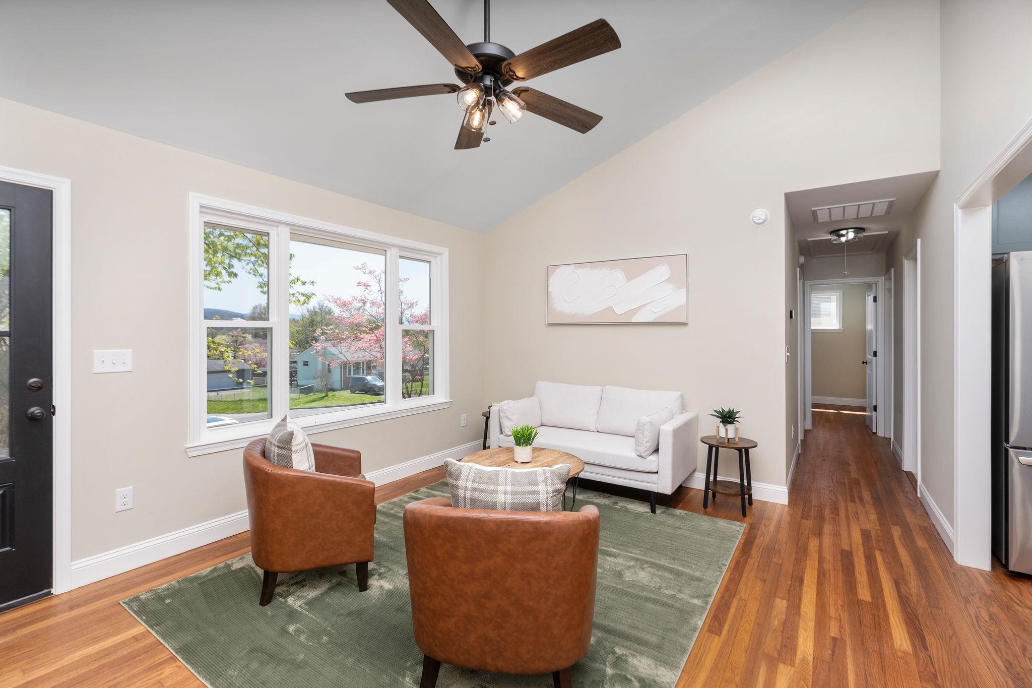 201 Link Road Waynesboro, VA 22980 - Photo 5 of 68 Livingroom