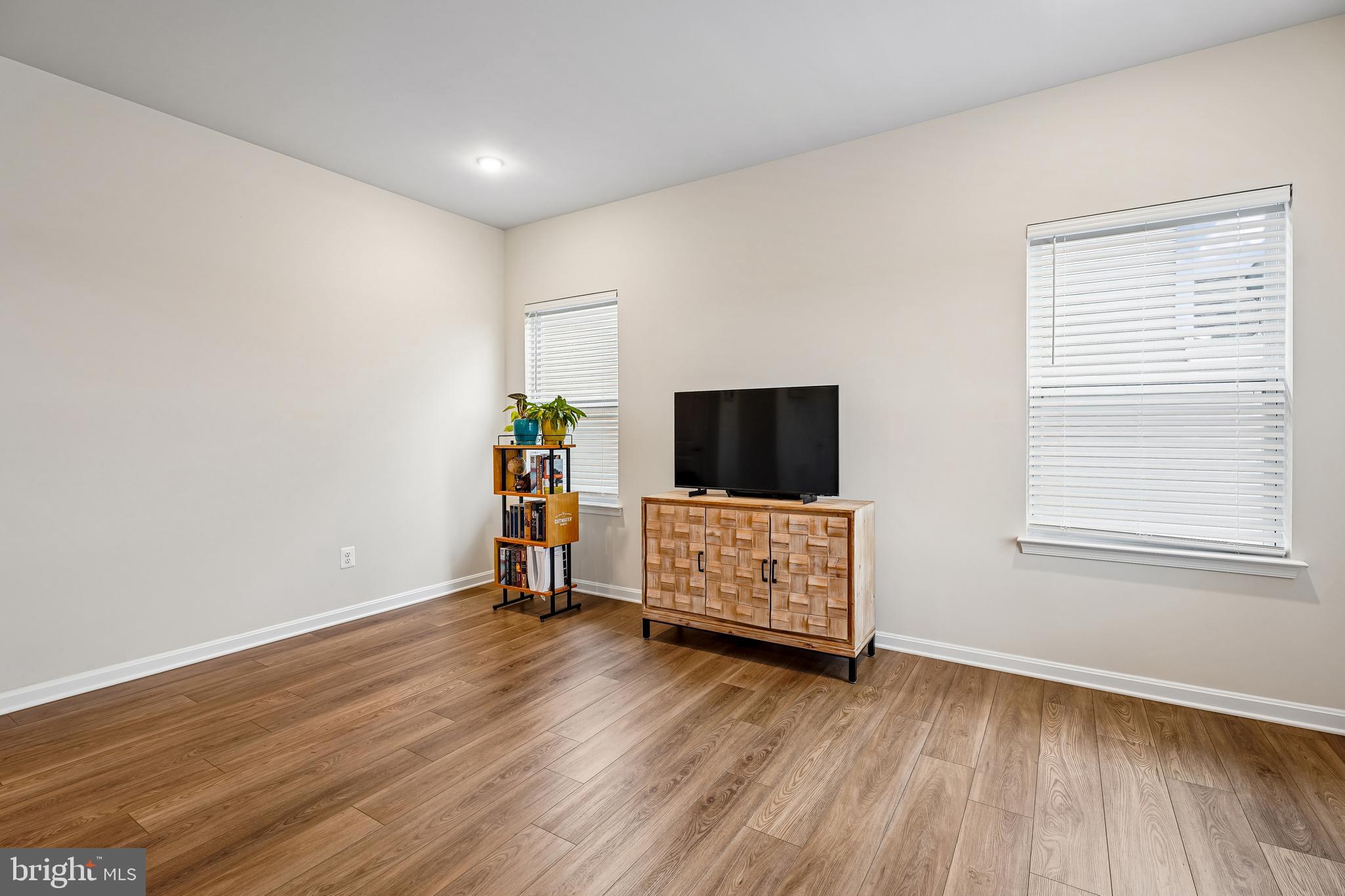 198 Ellery Street Ranson, WV 25438 - Photo 5 of 34 Living Room