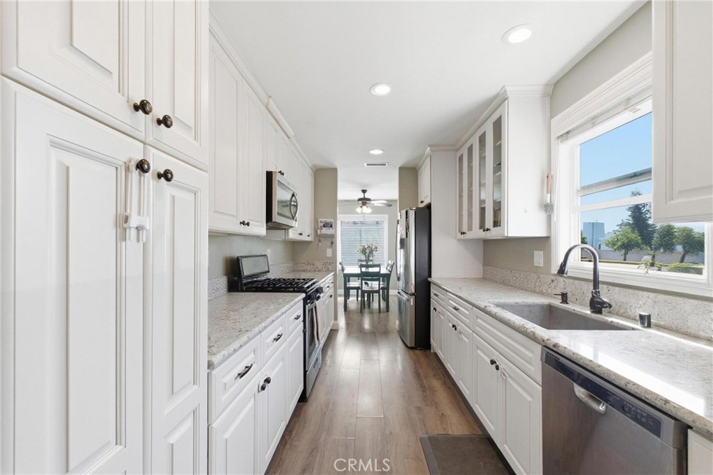 3403 Roxanne Avenue Long Beach, CA 90808 - Photo 16 of 28
