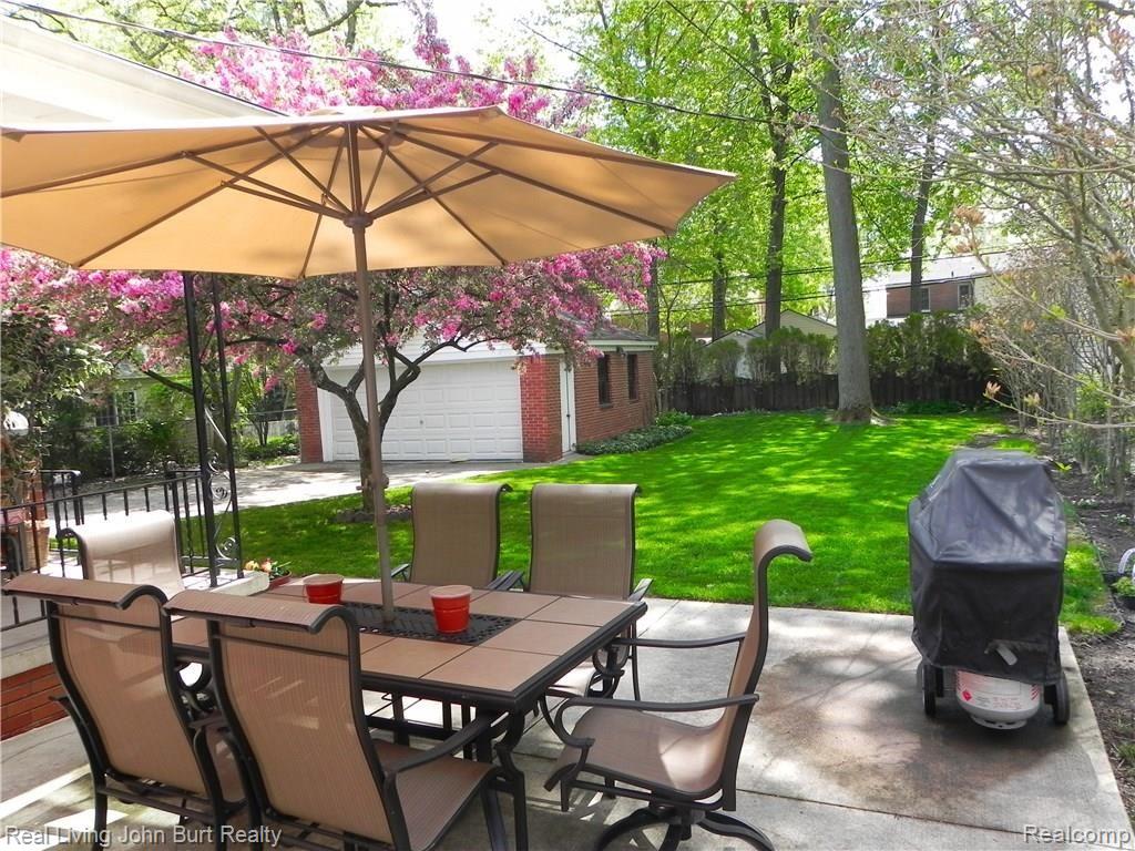 1813 Broadstone Road Grosse Pointe, MI 48236 - Photo 4 of 36 04.JPG