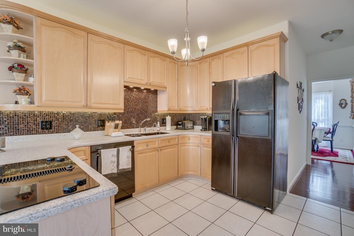 1189 Mountain View Road Fredericksburg, VA 22406 - Photo 17 of 40 ceramic tile flooring and backsplash