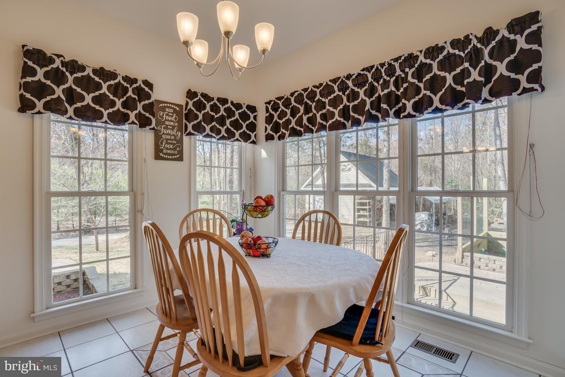 1189 Mountain View Road Fredericksburg, VA 22406 - Photo 21 of 40 breakfast rm bumpout w/wooded view & nat. light