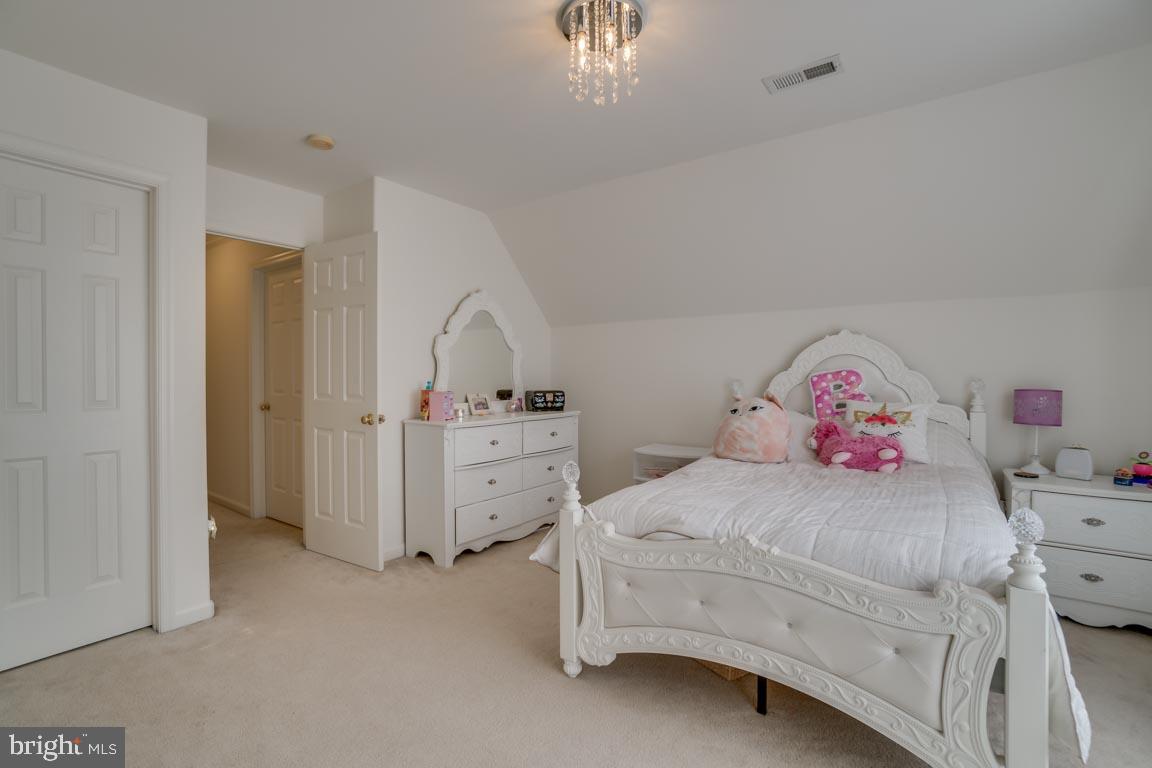 1189 Mountain View Road Fredericksburg, VA 22406 - Photo 29 of 40 Spacious BR #2 w/ walk in closet