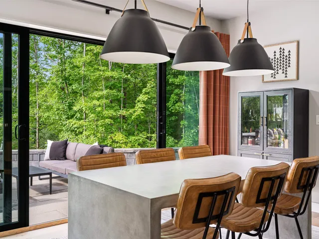 $2,400,000 | 89 Caspar Drive, Warren, VT 05674