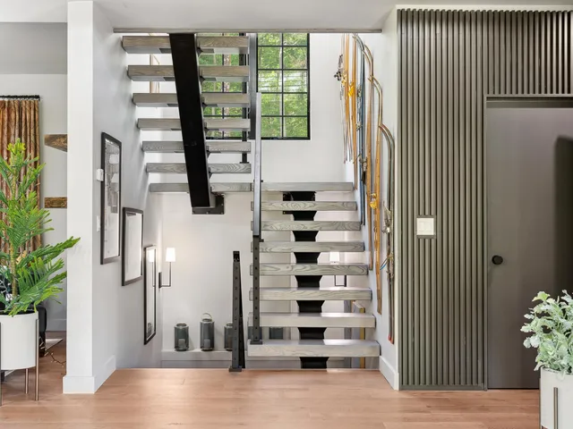 $2,400,000 | 89 Caspar Drive, Warren, VT 05674