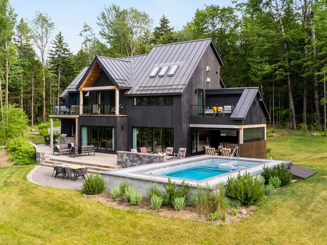 $2,400,000 | 89 Caspar Drive, Warren, VT 05674