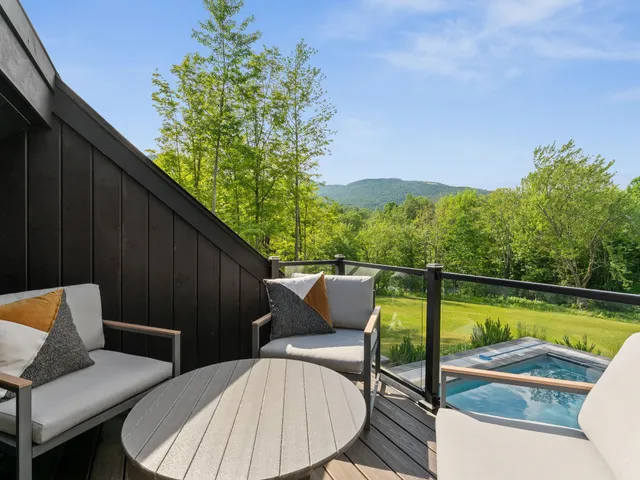 $2,400,000 | 89 Caspar Drive, Warren, VT 05674