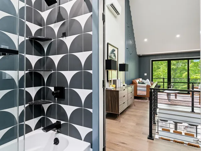 $2,400,000 | 89 Caspar Drive, Warren, VT 05674