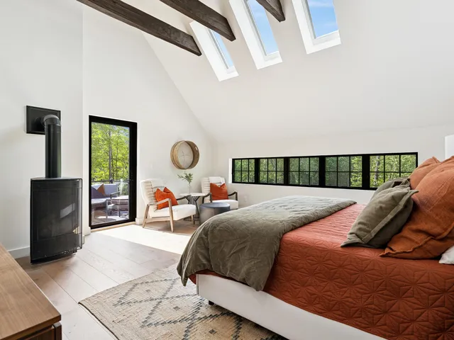 $2,400,000 | 89 Caspar Drive, Warren, VT 05674