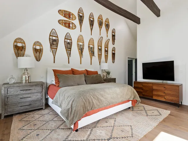 $2,400,000 | 89 Caspar Drive, Warren, VT 05674