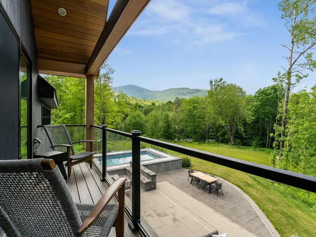 $2,400,000 | 89 Caspar Drive, Warren, VT 05674