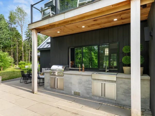 $2,400,000 | 89 Caspar Drive, Warren, VT 05674