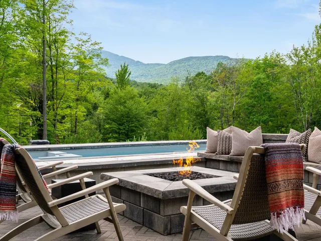 $2,400,000 | 89 Caspar Drive, Warren, VT 05674