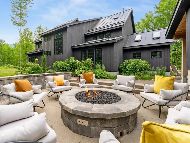 $2,400,000 | 89 Caspar Drive, Warren, VT 05674