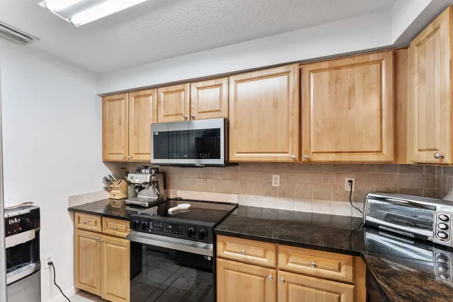 $449,000 | 2020 Alta Meadows Lane, Unit 505, Delray Beach, FL 33444