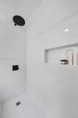 $4,499,000 | 5237 La Gorce Drive, Miami Beach, FL 33140