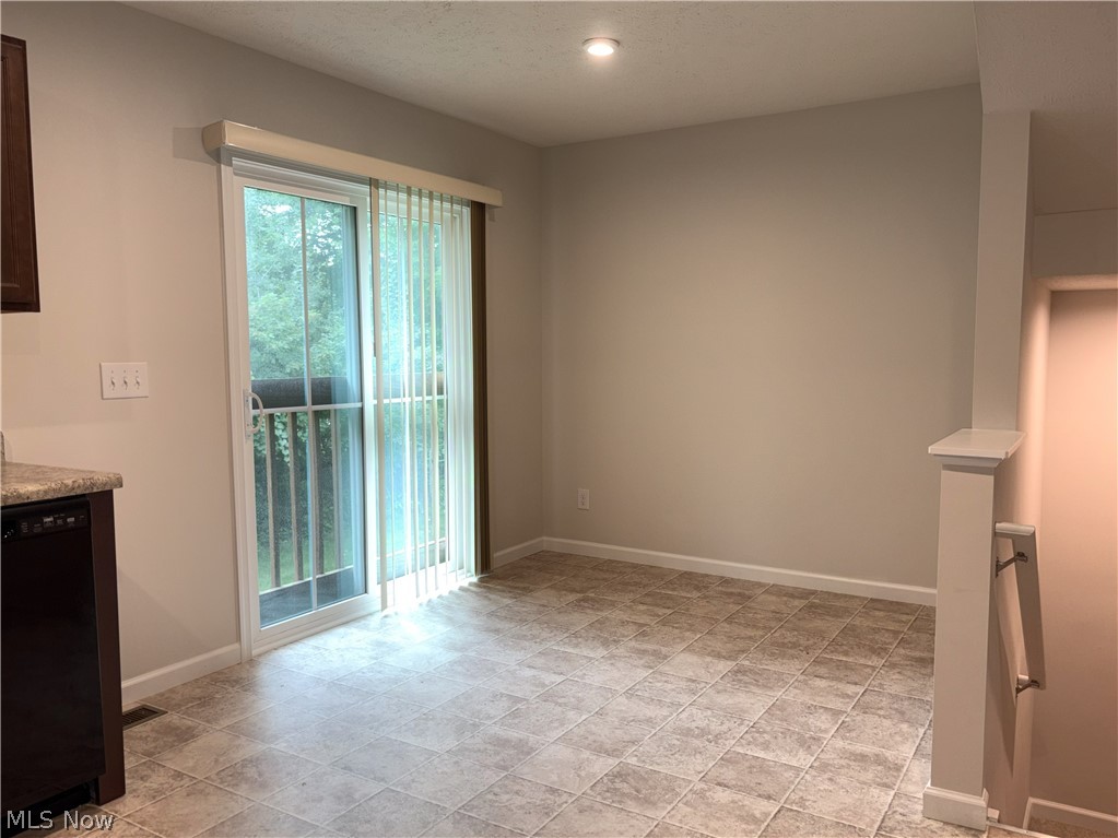 210 Raintree Lane Painesville, OH 44077 - Photo 6 of 20 Sun-lit Dinette