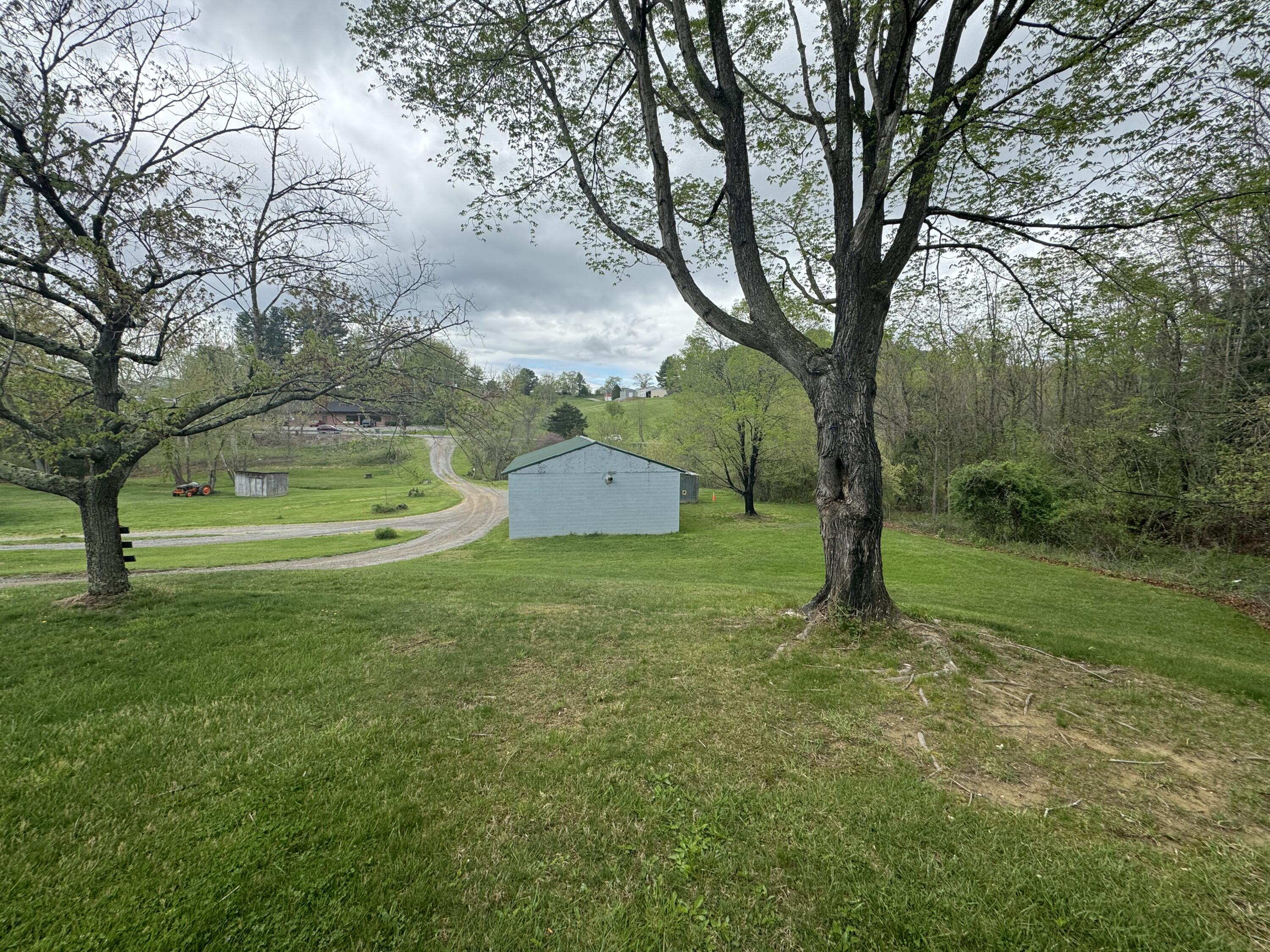 5711 Prices Fork Road Radford, VA 24141 - Photo 27 of 32 IMG_7417