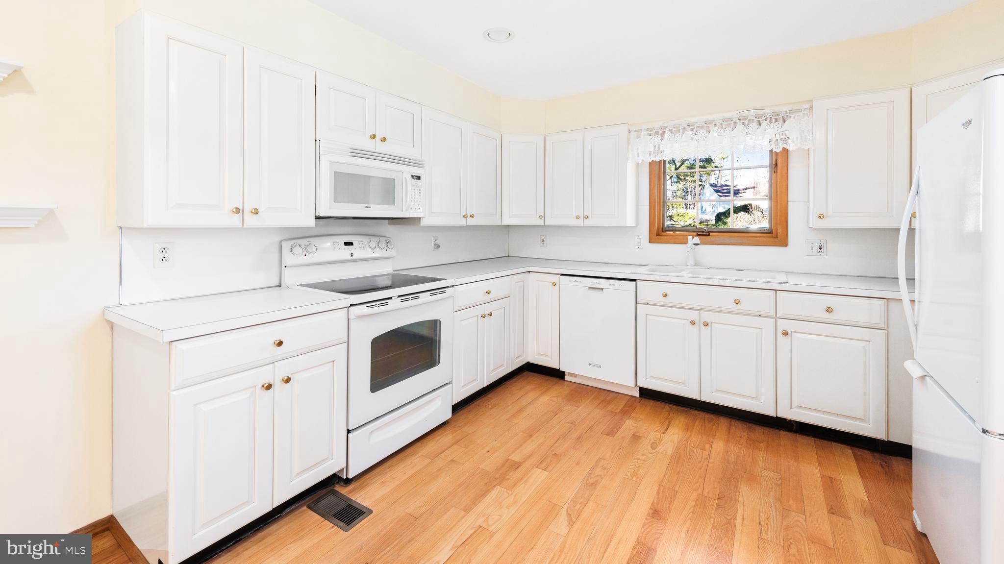 265 Golfview Road Ardmore, PA 19003 - Photo 11 of 25 Kitchen