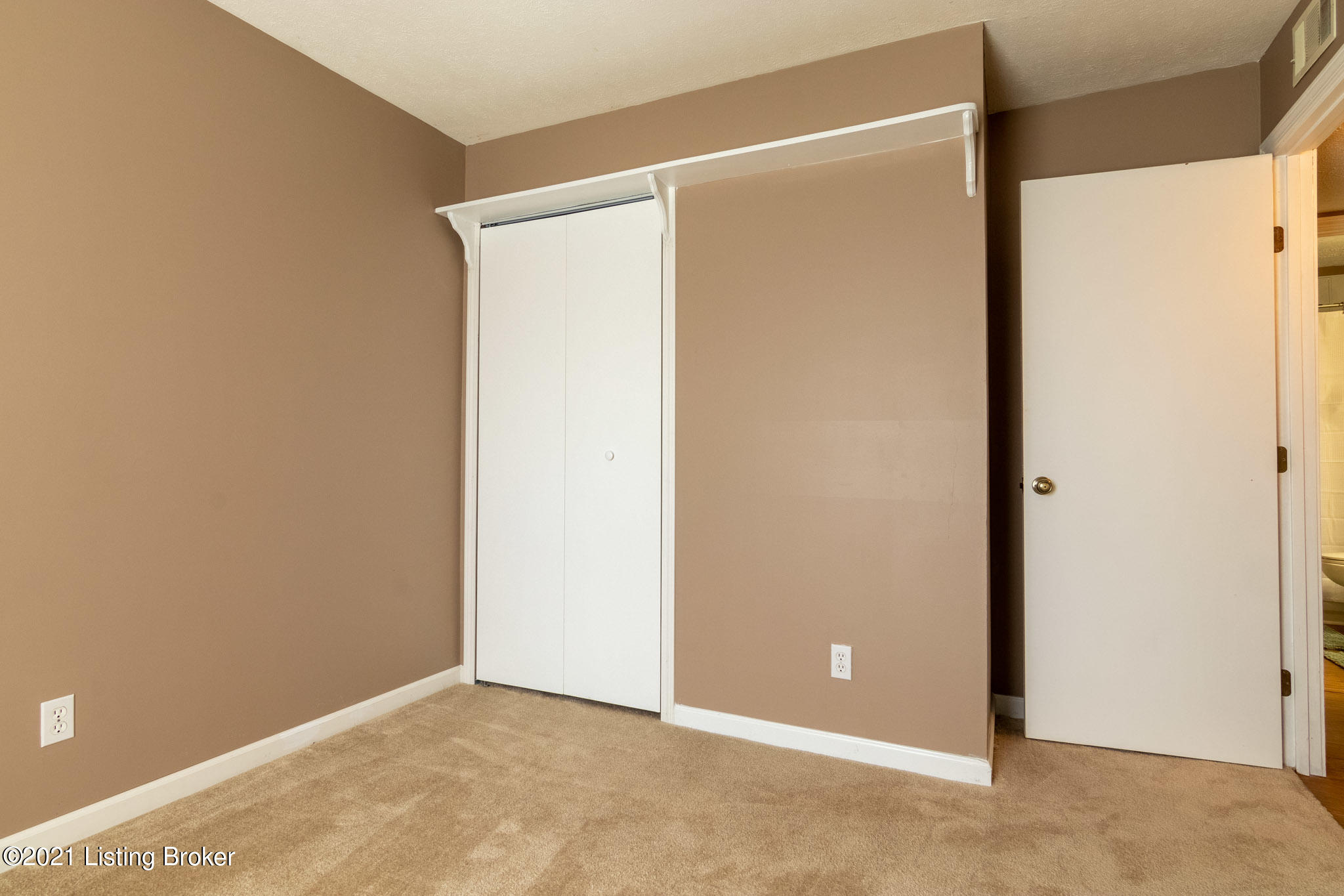 110 Zinnia Road Louisville, KY 40229 - Photo 17 of 26 Second Bedroom