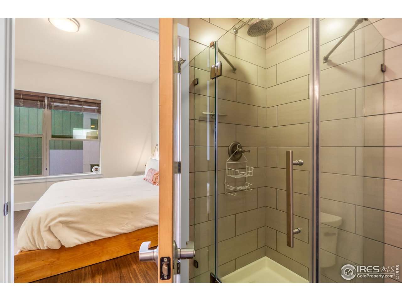 204 Maple Street, Unit 301 Fort Collins, CO 80521 - Photo 17 of 26 a bathroom with a bathtub