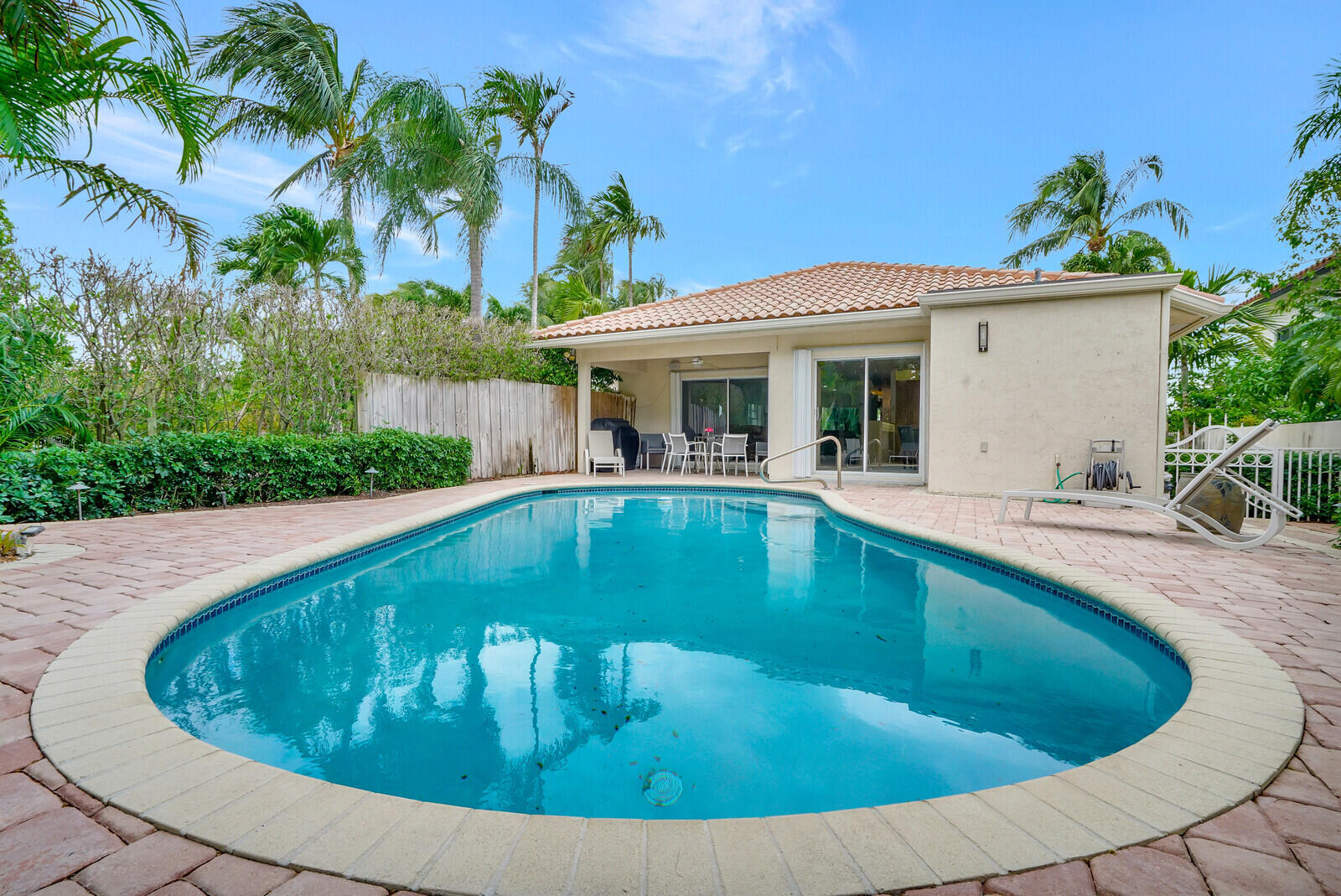 290 East Fern Drive Boca Raton, FL 33432 - Photo 38 of 51 Resort-Style Backyard
