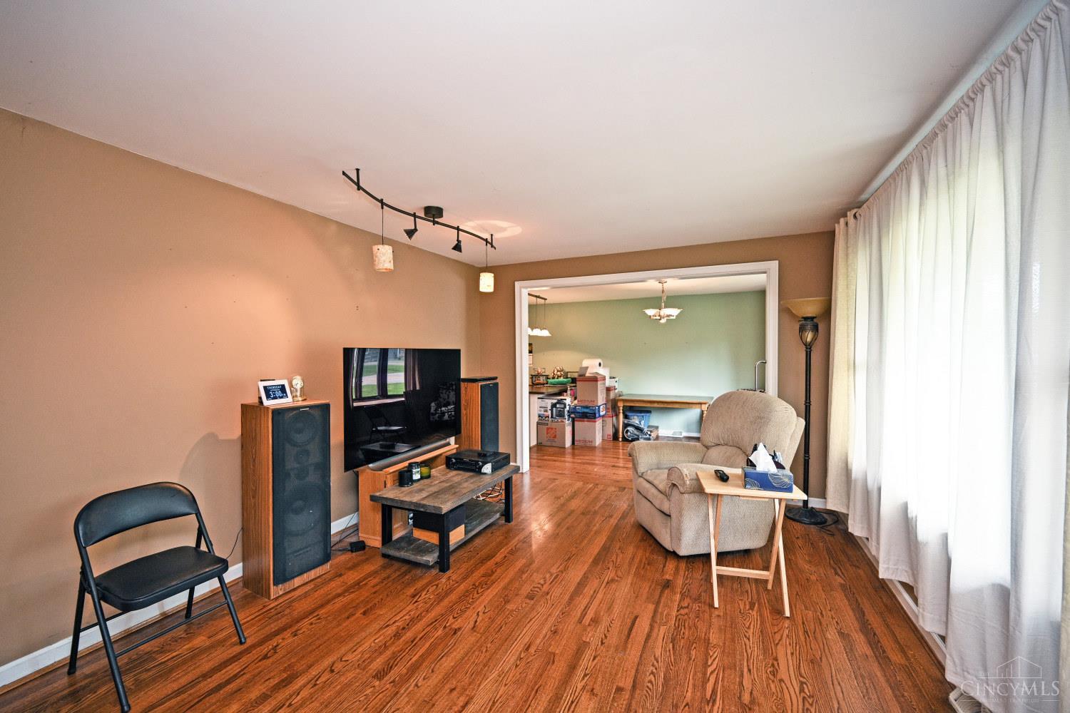8265 Forest Road Cincinnati, OH 45255 - Photo 5 of 34