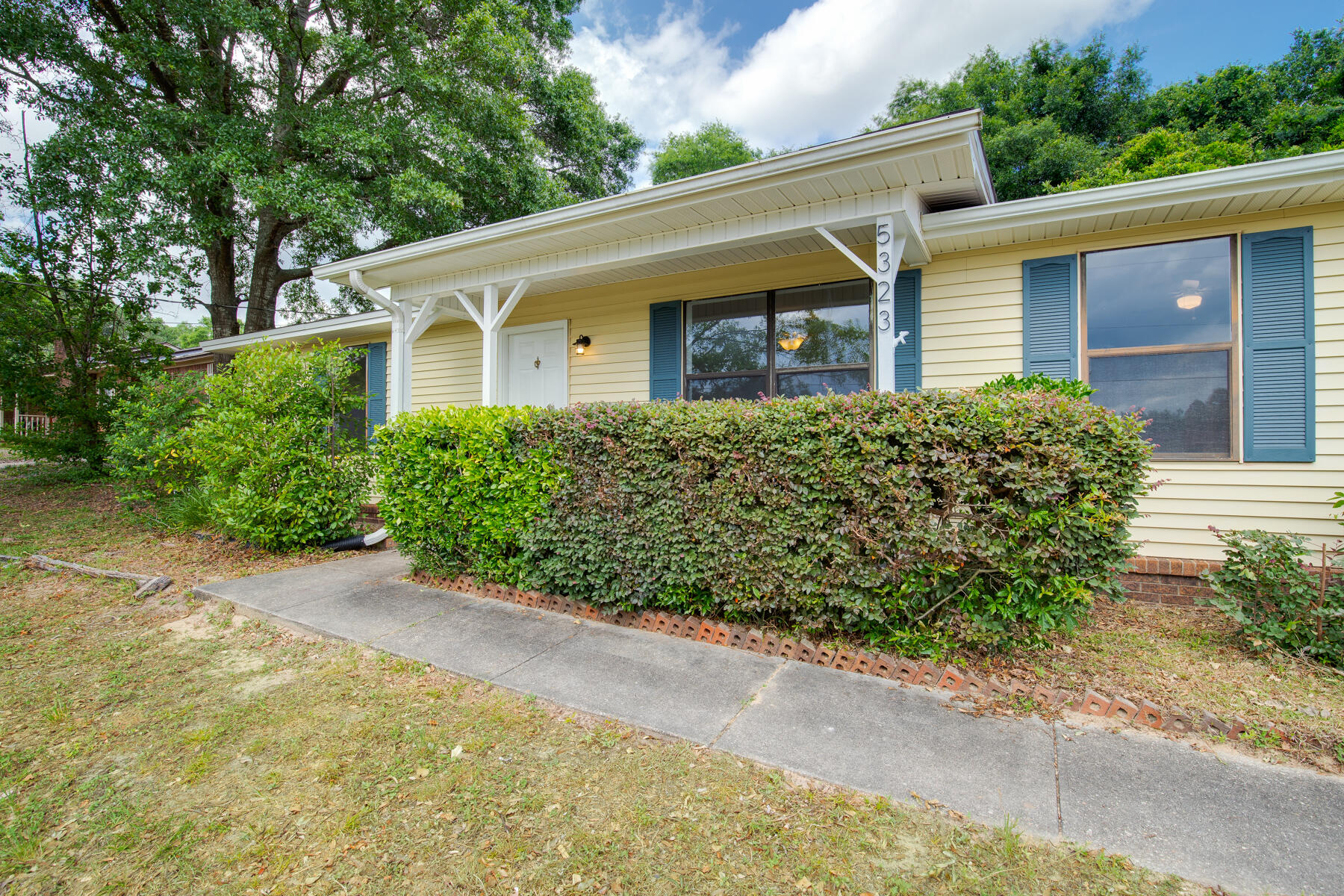 5323 Monterrey Road Crestview, FL 32539 - Photo 2 of 18 5323 Monterrey Road