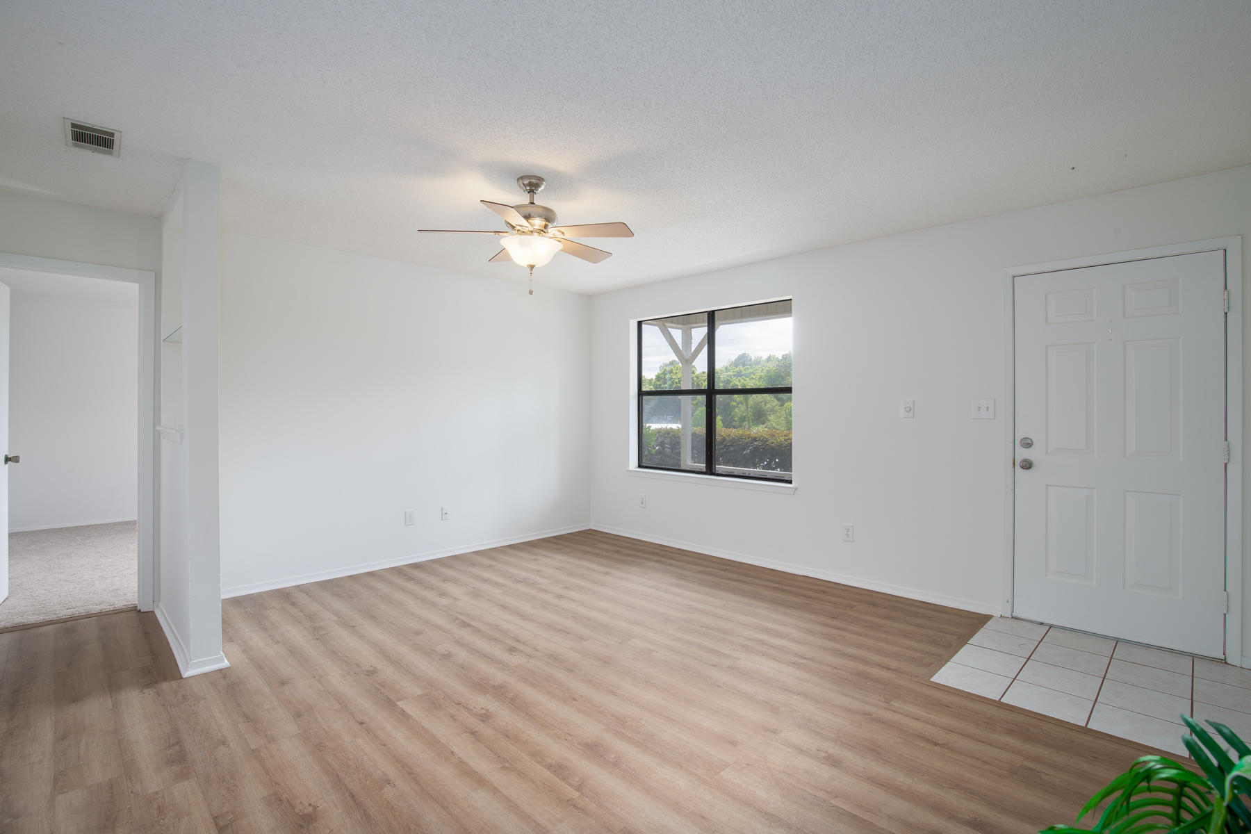5323 Monterrey Road Crestview, FL 32539 - Photo 4 of 18 5323 Monterrey Road
