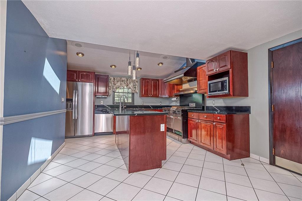 308 East Elmhurst Road Pittsburgh, PA 15220 - Photo 8 of 34 Gallery Image 8