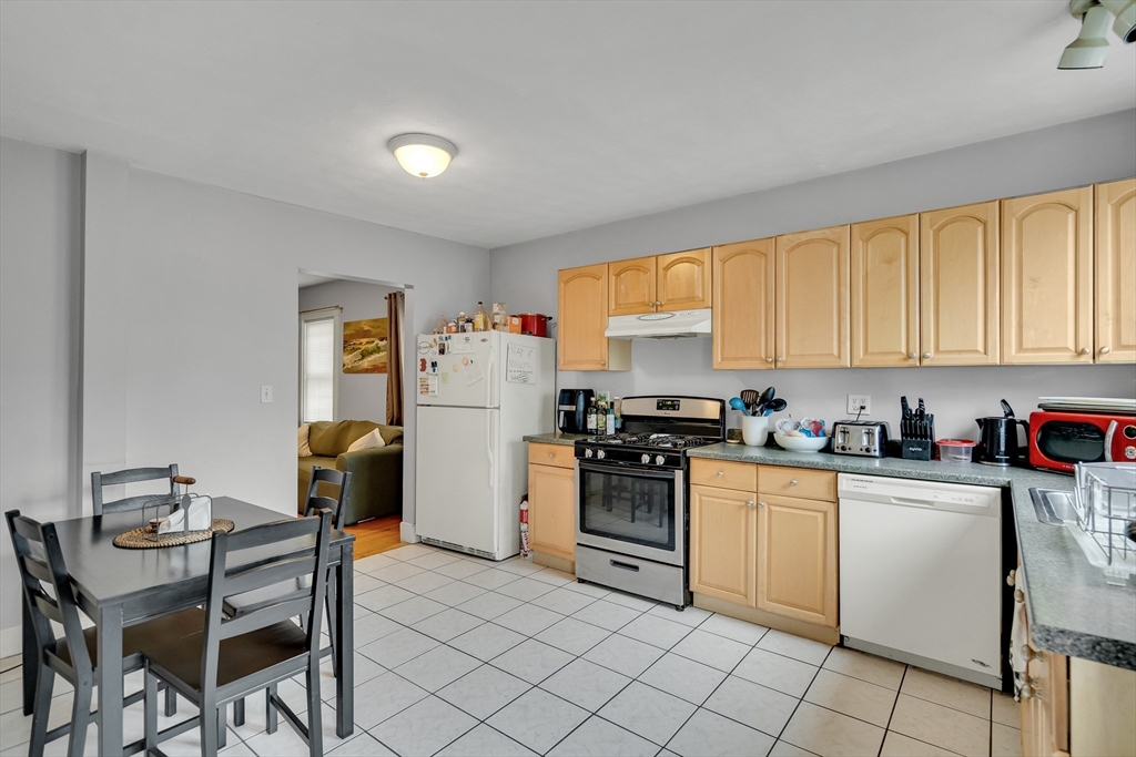 10 Hancock Street Somerville, MA 02144 - Photo 6 of 35