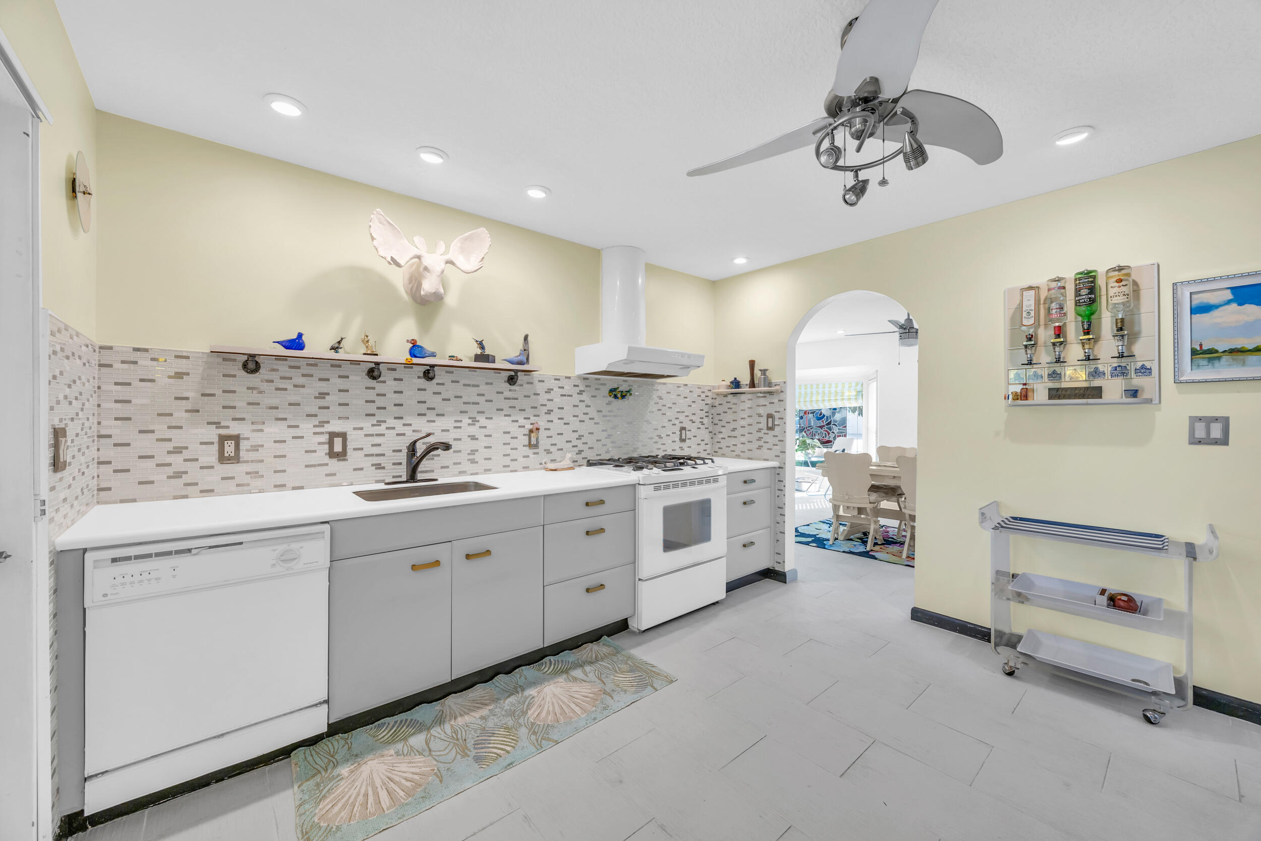 910 Dolphin Drive Jupiter, FL 33458 - Photo 11 of 29 Kitchen is close to Dining Area