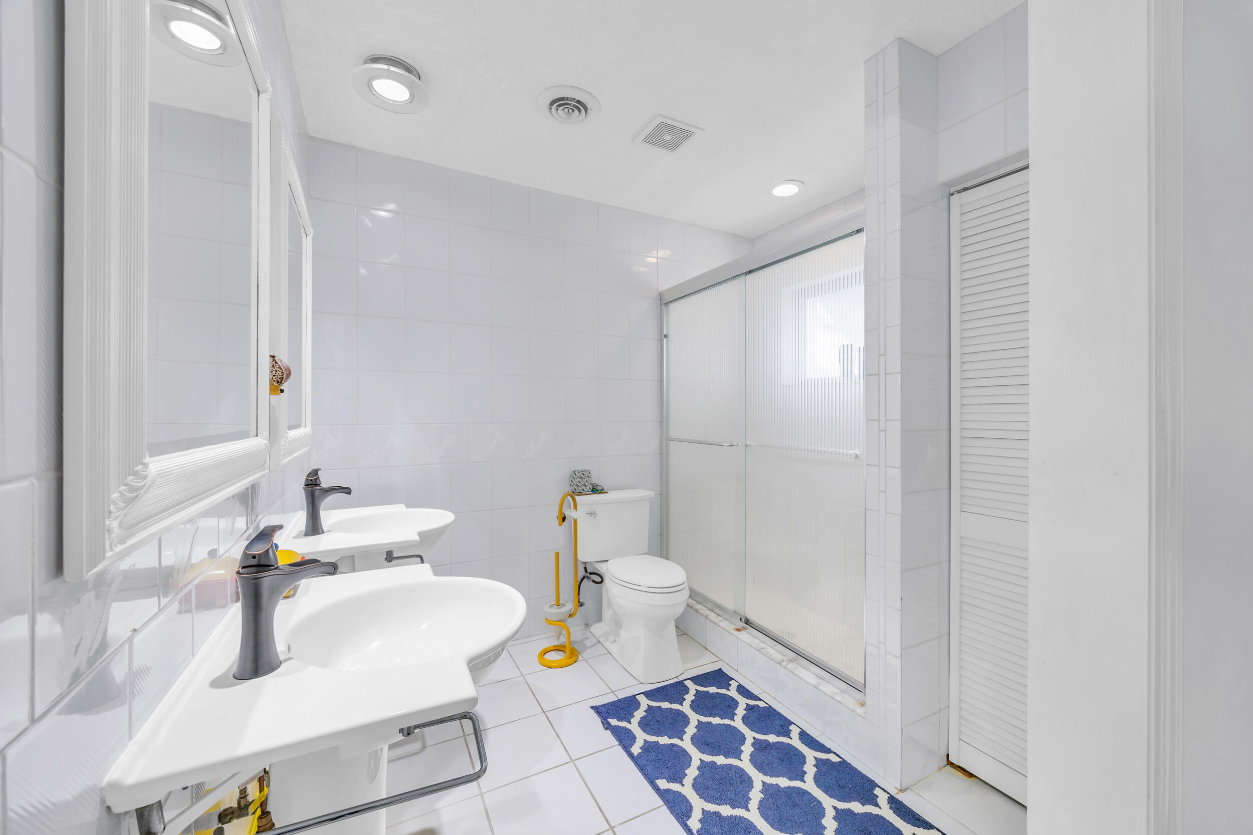 910 Dolphin Drive Jupiter, FL 33458 - Photo 16 of 29 Primary bathroom