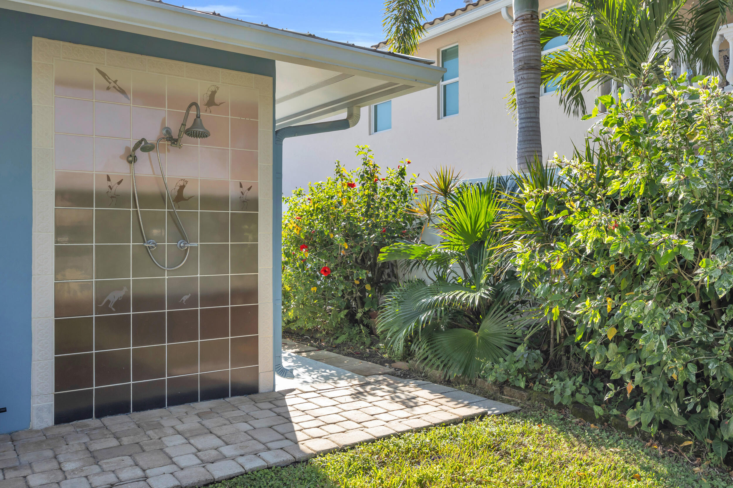 910 Dolphin Drive Jupiter, FL 33458 - Photo 27 of 29 Outdoor shower