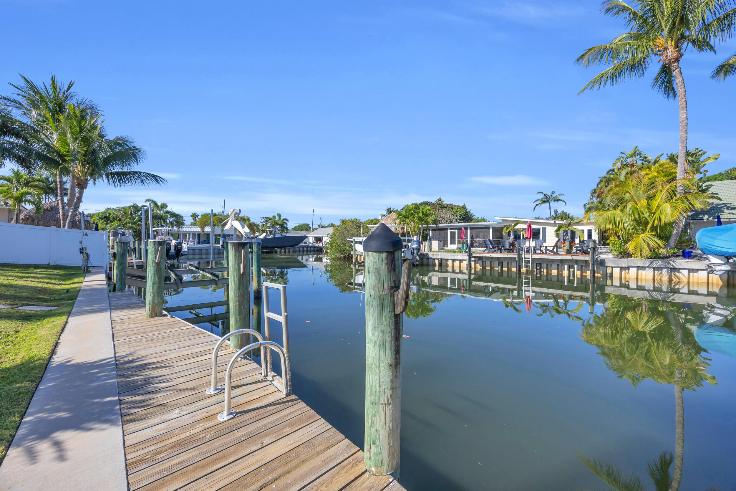 910 Dolphin Drive Jupiter, FL 33458 - Photo 3 of 29 View down canal