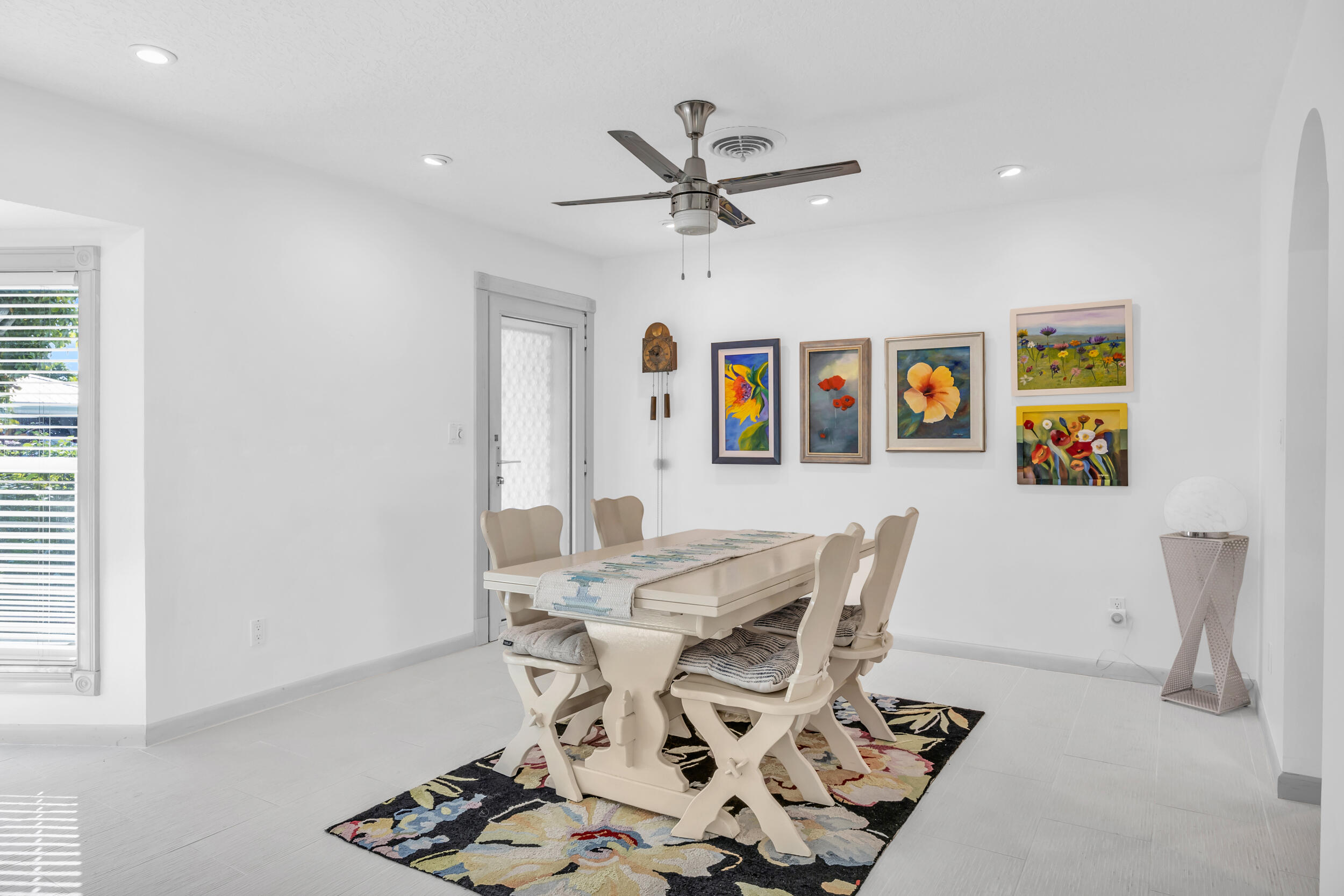 910 Dolphin Drive Jupiter, FL 33458 - Photo 5 of 29 Dining area