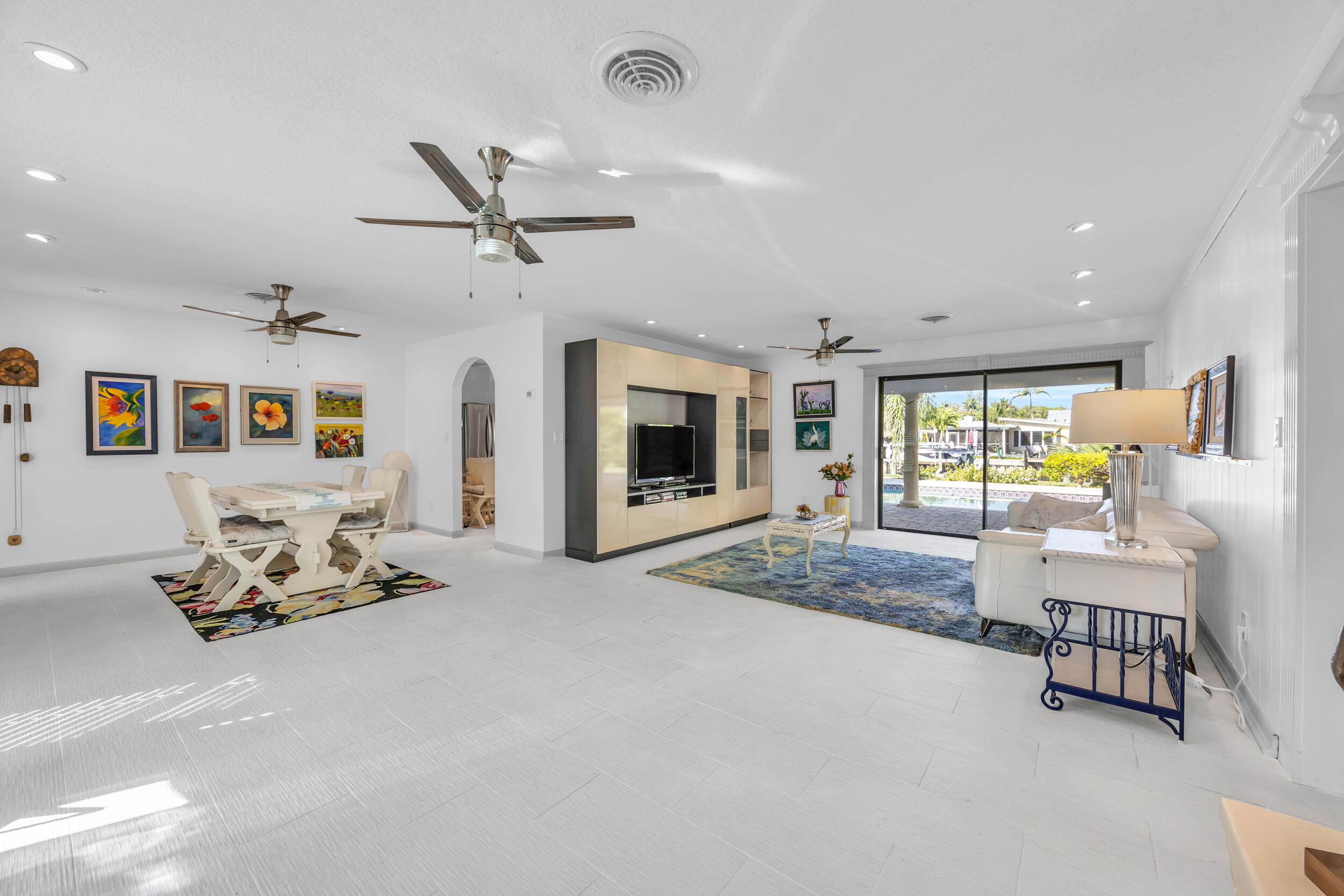 910 Dolphin Drive Jupiter, FL 33458 - Photo 7 of 29 Living Room