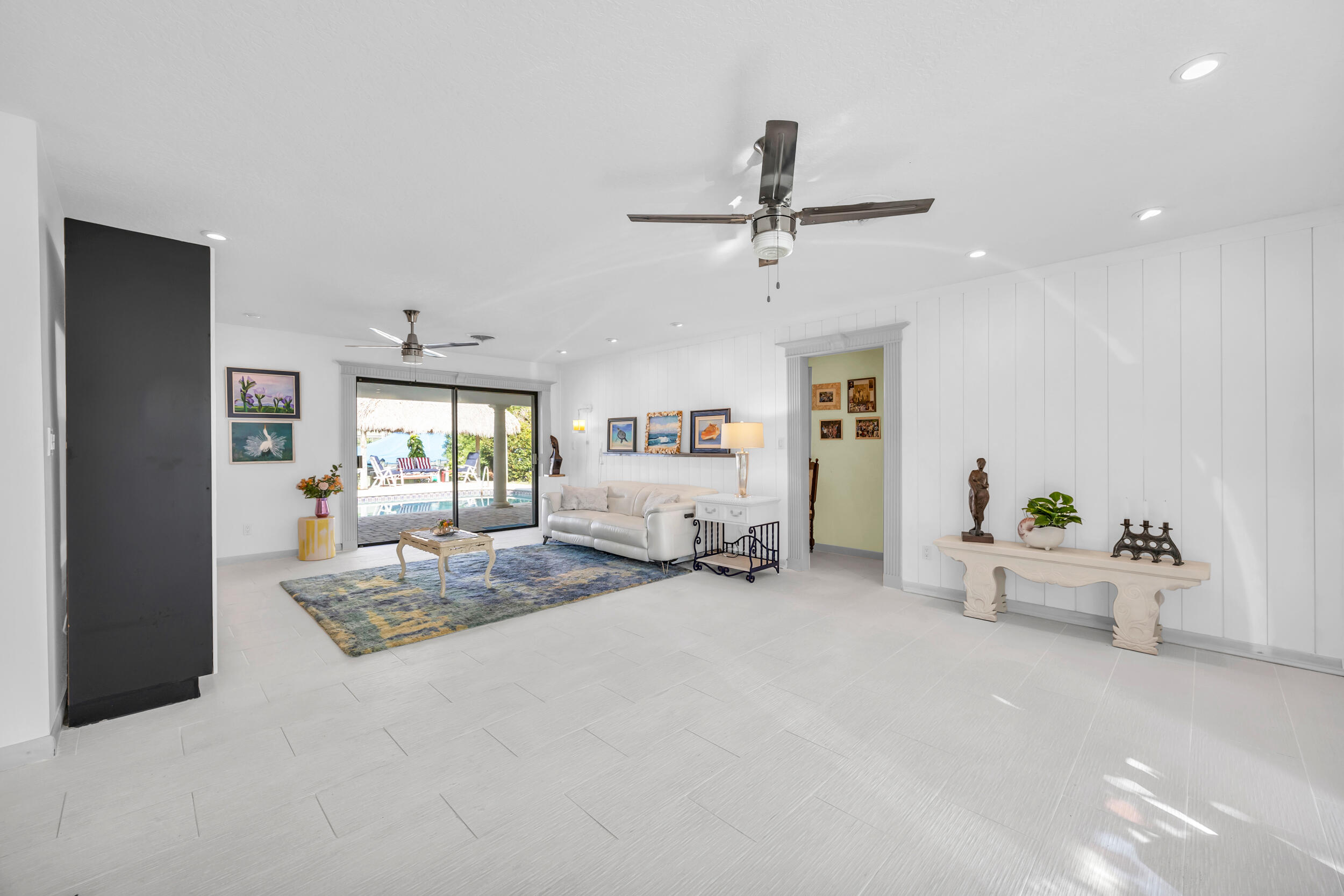 910 Dolphin Drive Jupiter, FL 33458 - Photo 8 of 29 Living Room with Sliding Glass Door